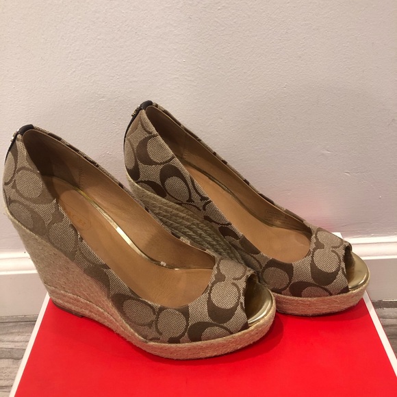 Coach signature wedges for those sunny ☀️ days! - Picture 1 of 8